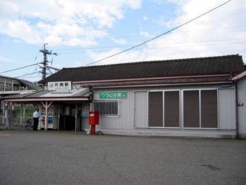 片岡駅東口